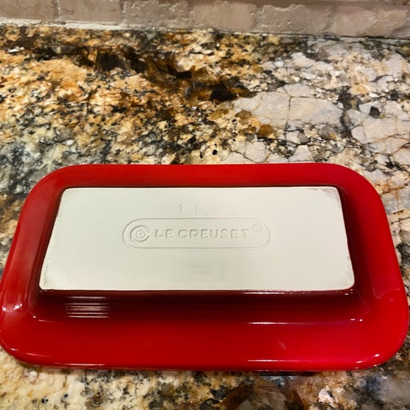 Le Creuset Heritage Stoneware Butter Dish in Cerise ombré red - Picture 6 of 9